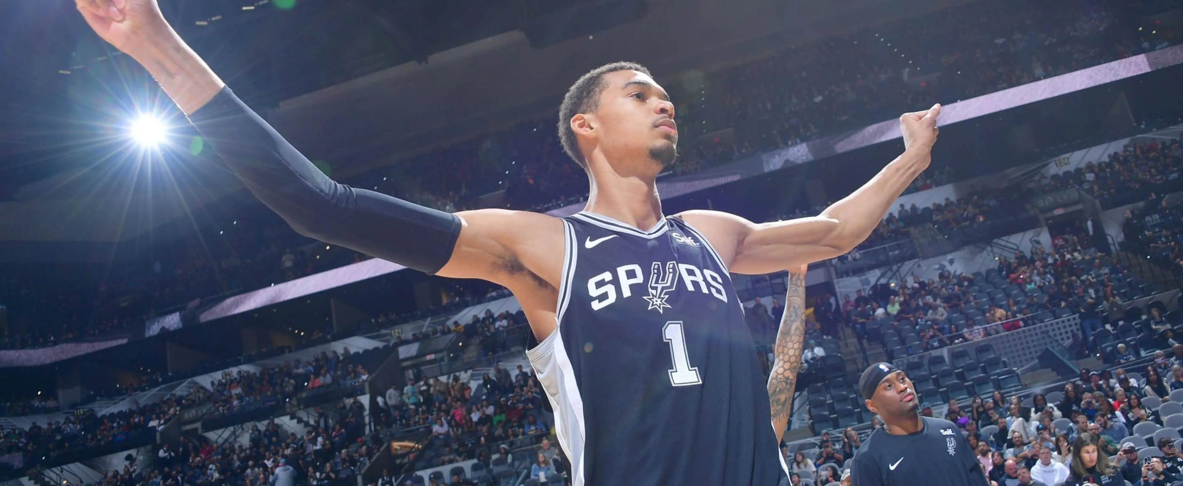 爱游戏娱乐 -转会期突围战来临；波尔图围绕NBA季后赛防线松动；话题不断；训练强度明显提升(阿森纳vs波尔图首发阵容预测)