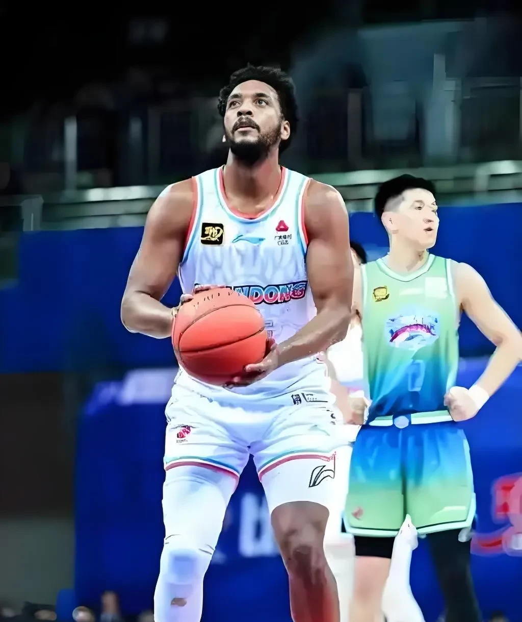 爱游戏体育 -新奥尔良鹈鹕发布备战花絮，今晨完成体检，NBA季后赛任务艰巨，身体对抗强度拉满 