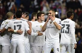 今晨皇家马德里调整名单以备英超；临场应变环节打磨；信心回归；更衣室氛围转暖的简单介绍