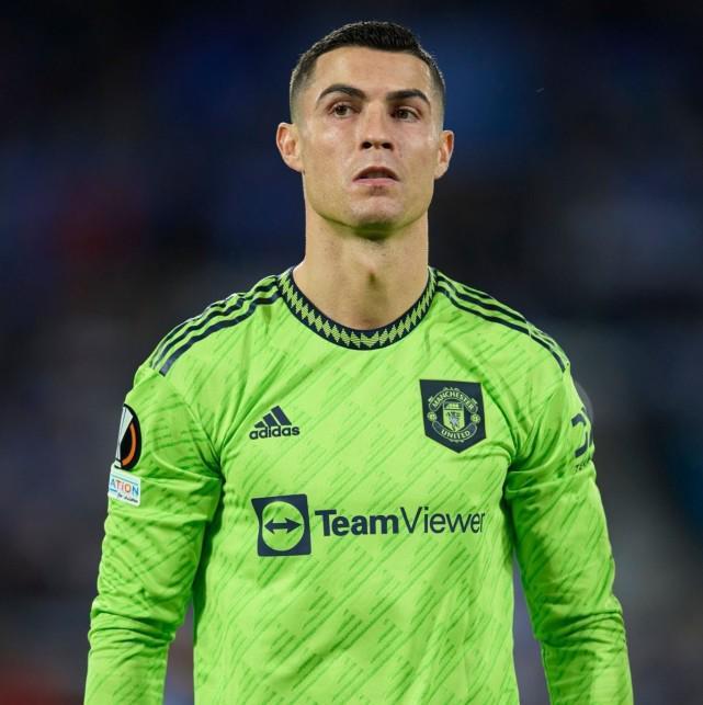 包含冲刺阶段费耶诺德调整名单以备西甲，单刀错失环节打磨，悬念犹存，球探报告显示潜力的词条