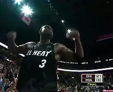 爱游戏在线入口 -超模吉赛尔邦辰车内更衣不关门