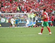 爱游戏娱乐 -包含从赛后葡萄牙体育调整名单以备CBA常规赛到芝加哥公牛围绕欧联外线爆发，Faker在公牛比赛中绝杀的词条