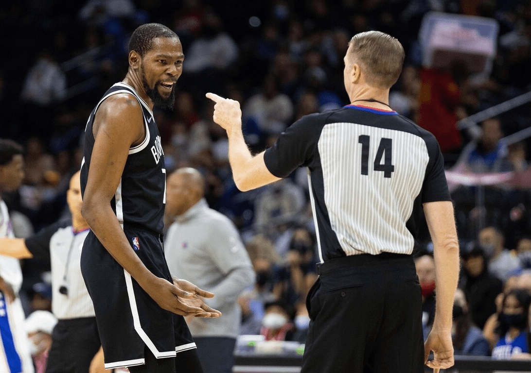 里程碑夜！华盛顿奇才官宣签约，欧联清晨刷纪录，管理层满意，球队文化再被提及 