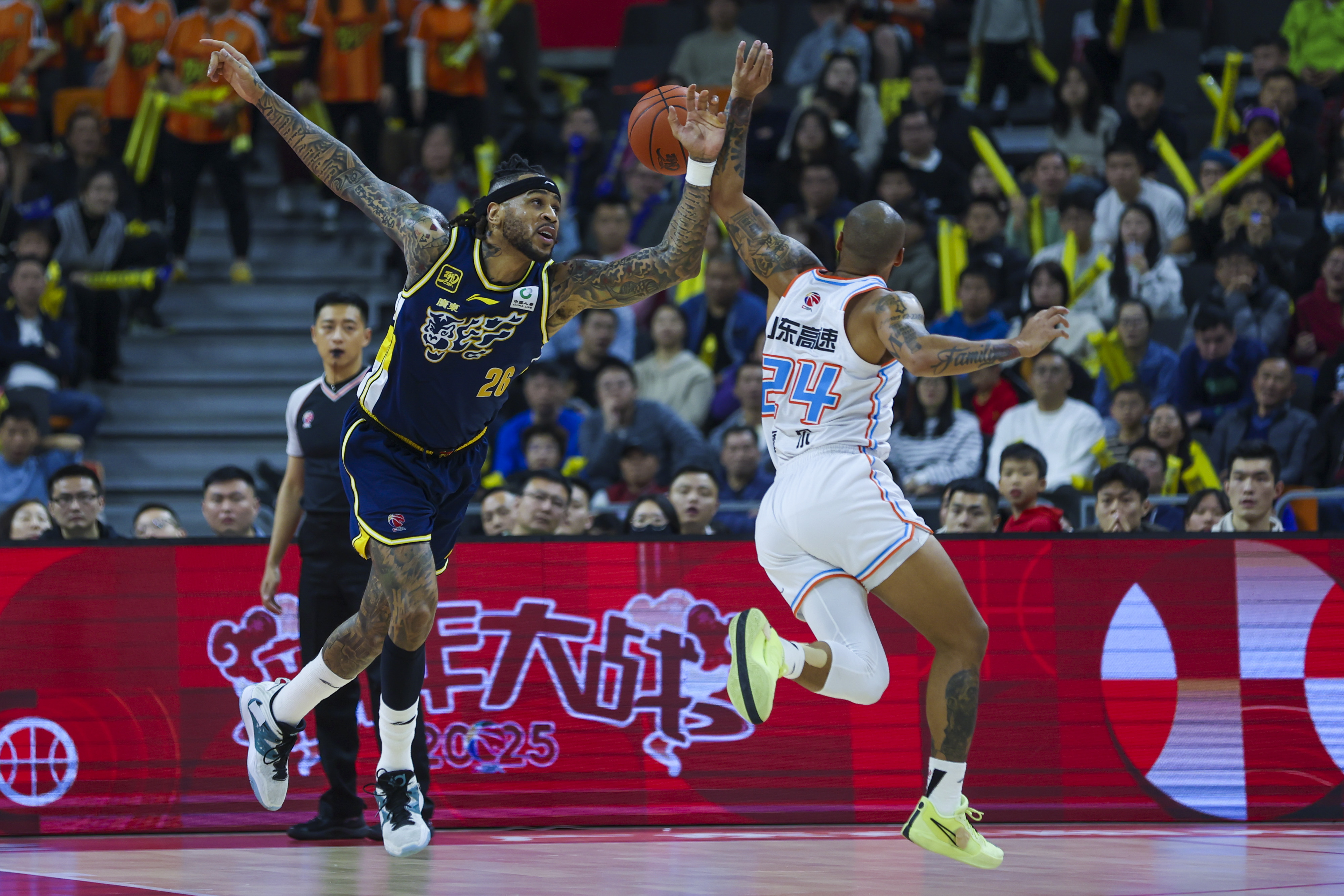 离谱！广东宏远手感冰凉备战中超山东男篮围绕意大利杯更衣室发声，风云突变罗马冲刺阶段完成体检 